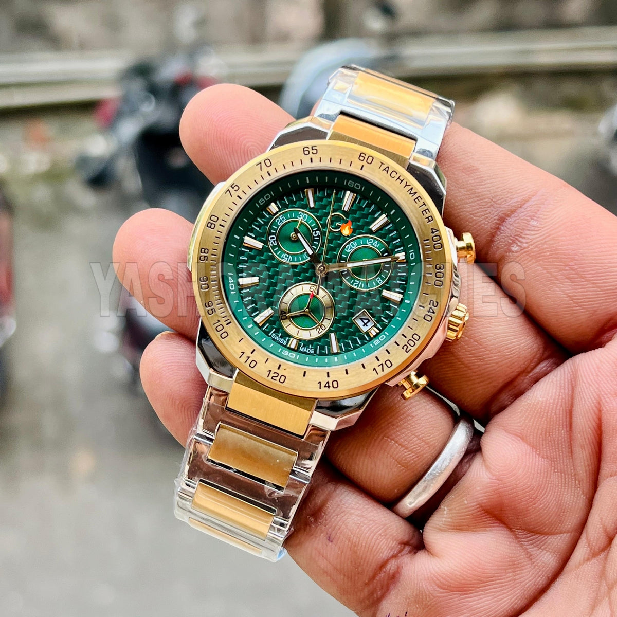 Gu*ss Collection First Class Green Round Dial Analog Men Watch Z35002G9MF