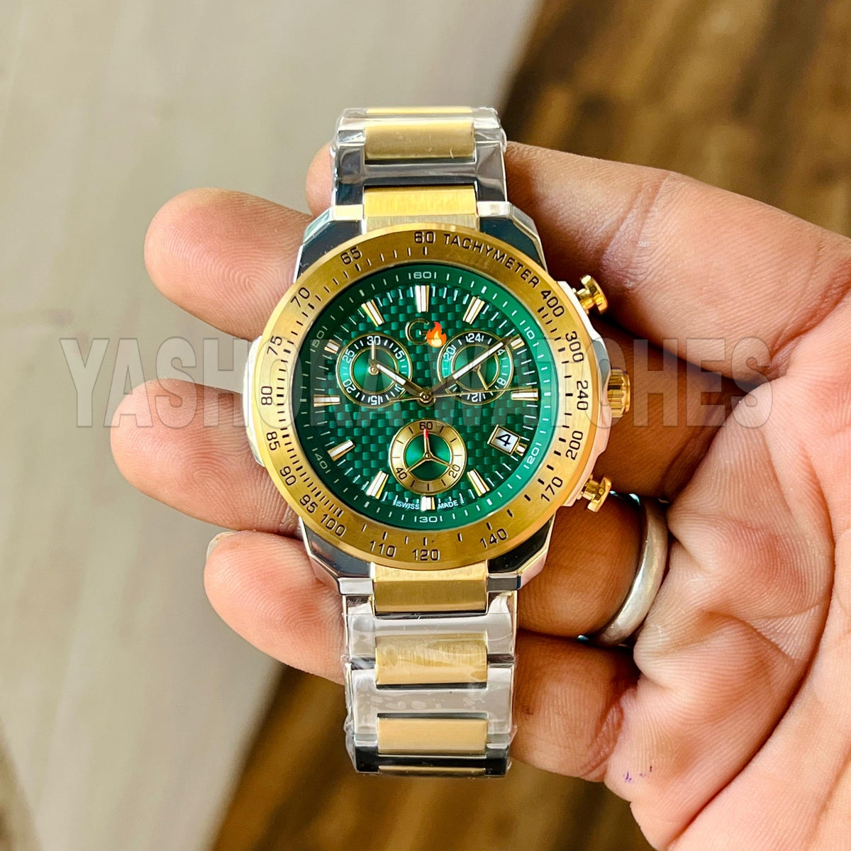 Gu*ss Collection First Class Green Round Dial Analog Men Watch Z35002G9MF